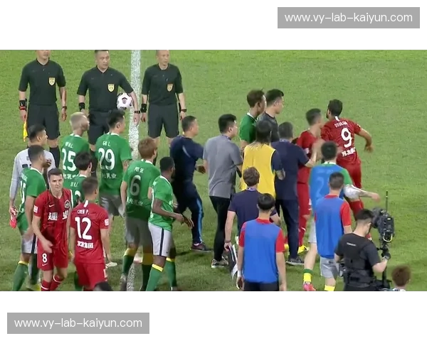 法甲争议判罚回顾：裁判决定引发的热议与反思